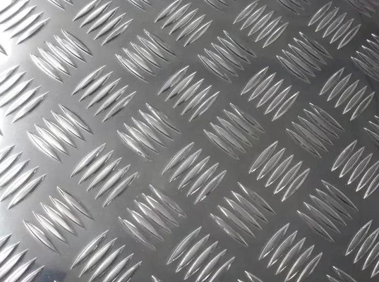 1050 1060 5052 4.5mm Dikke Geruite van het het Bladaluminium van het Plaataluminium Plaat In reliëf gemaakte het Loopvlakplaat