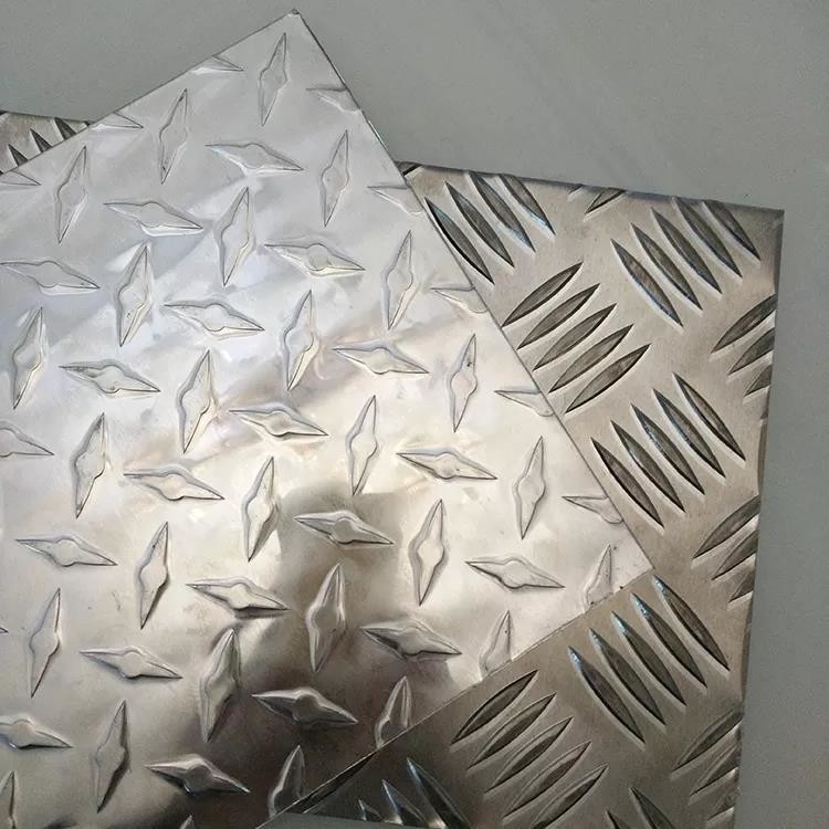 1050 1060 5052 4.5mm Dikke Geruite van het het Bladaluminium van het Plaataluminium Plaat In reliëf gemaakte het Loopvlakplaat