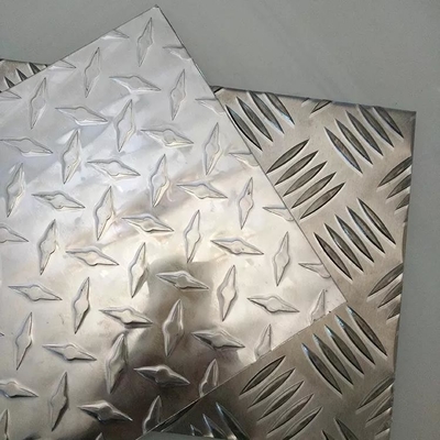 1050 1060 5052 4.5mm Dikke Geruite van het het Bladaluminium van het Plaataluminium Plaat In reliëf gemaakte het Loopvlakplaat